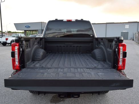 Used 2025 Ford F250 Lariat w/ Black Appearance Package image 21