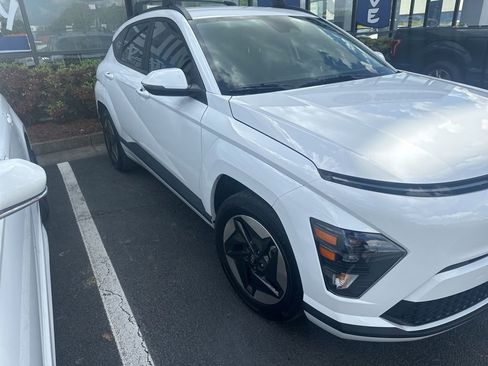 Used 2024 Hyundai Kona SEL image 3