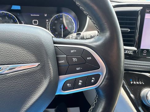 Used 2021 Chrysler Pacifica Touring-L w/ Premium & Safety Sphere Group AWD/4WD image 13