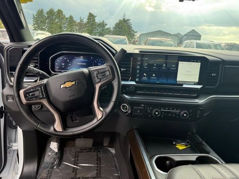 Used 2024 Chevrolet Silverado 2500 High Country w/ High Country Premium Package image 16