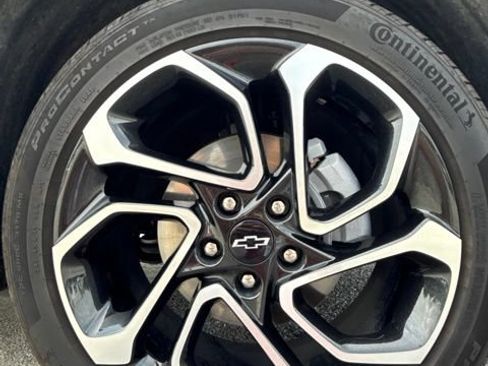 Used 2025 Chevrolet Trax RS w/ Sunroof Package FWD image 10
