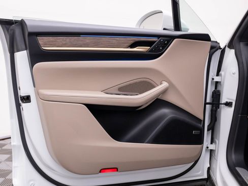 Certified 2024 Porsche Macan 4 Electric image 14