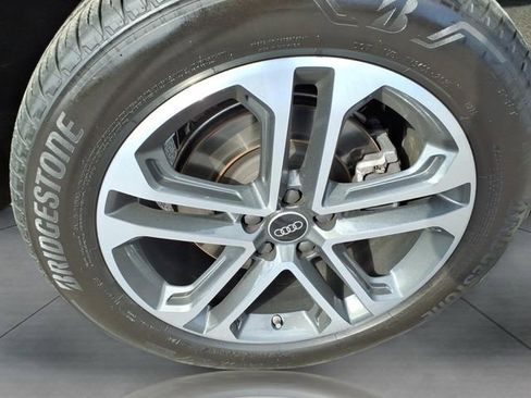 Used 2025 Audi Q5 Premium w/ Convenience Package image 7