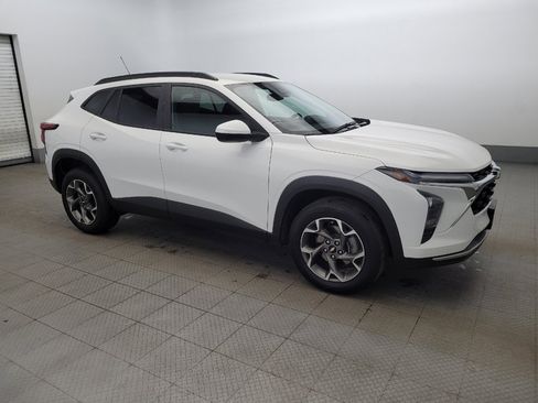 Used 2024 Chevrolet Trax LT w/ Driver Confidence Package image 11