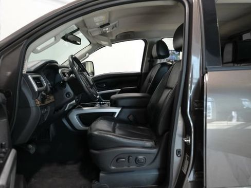 Used 2016 Nissan Titan SL AWD/4WD image 6
