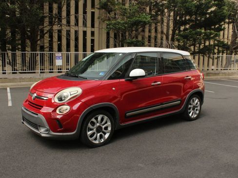 Used 2015 FIAT 500L Trekking FWD image 12