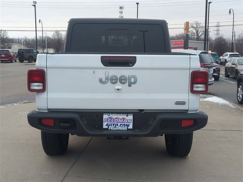 Certified 2023 Jeep Gladiator Overland image 4