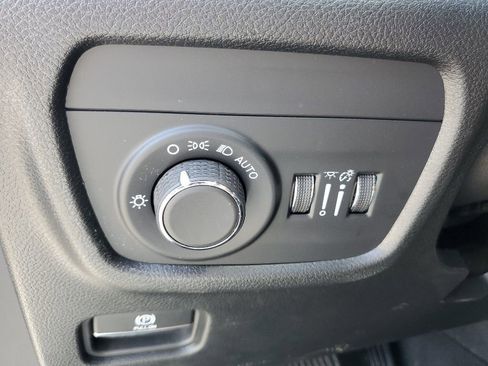 Used 2023 Jeep Grand Cherokee Altitude AWD/4WD image 11