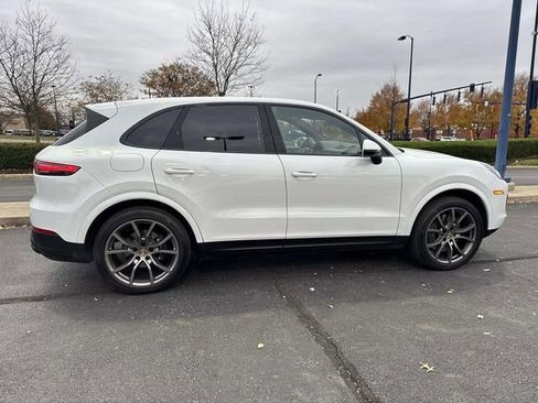 Used 2023 Porsche Cayenne Platinum Edition image 3