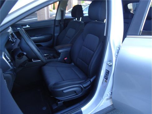 Used 2019 Kia Sportage LX AWD/4WD image 11
