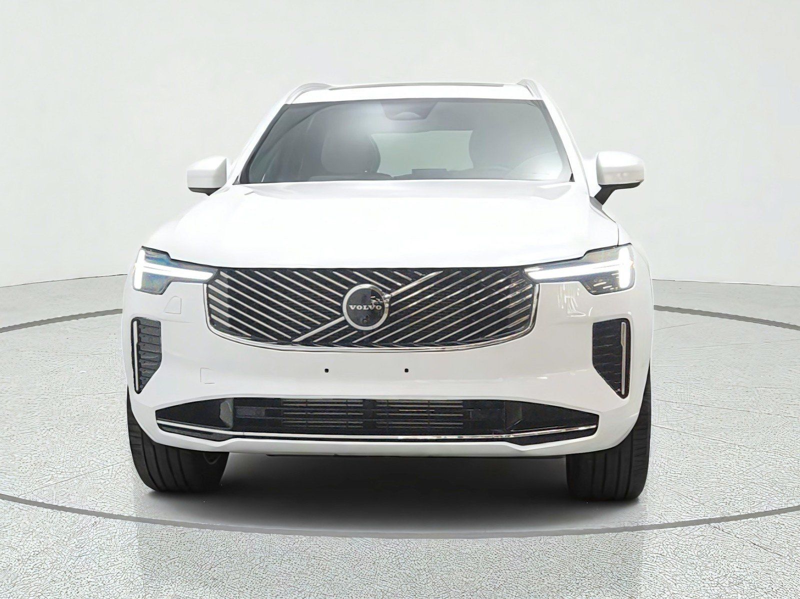 Used 2026 Volvo XC90 T8 Plus w/ Protection Package Premier AWD/4WD image 2