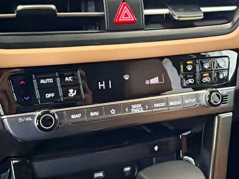 Used 2025 Kia Seltos EX w/ EX Sunroof Package image 17