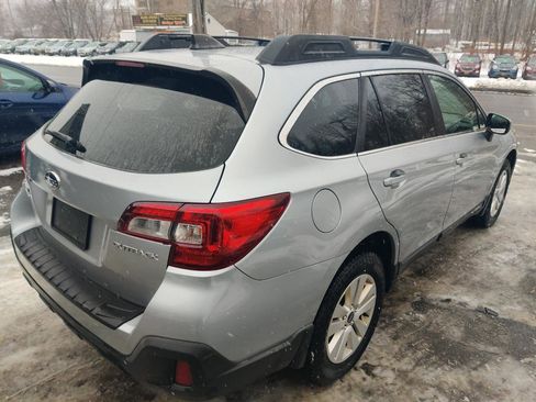 Used 2018 Subaru Outback 2.5i Premium AWD/4WD image 6