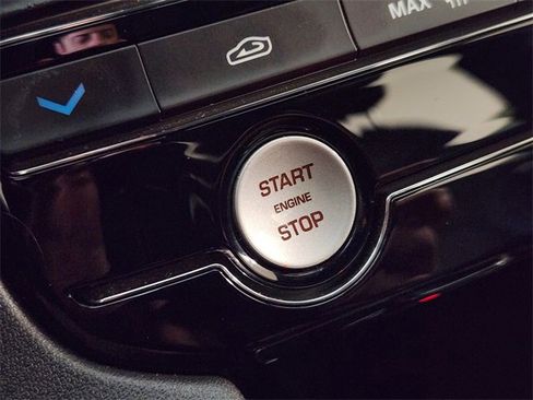 Used 2018 Jaguar F-PACE Premium image 20