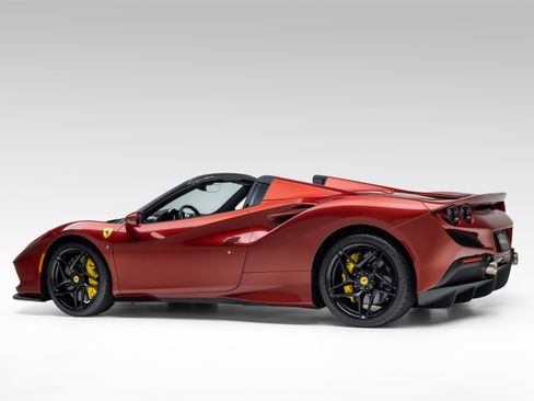 Certified 2022 Ferrari F8 Tributo RWD image 9