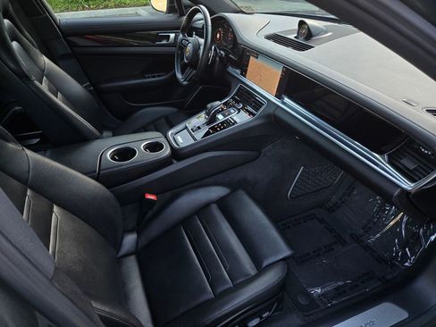 Used 2022 Porsche Panamera Platinum Edition image 17
