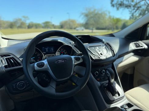 Used 2015 Ford Escape SE FWD image 9