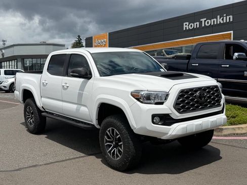 Used 2023 Toyota Tacoma TRD Sport w/ Advanced Technology Package AWD/4WD image 2