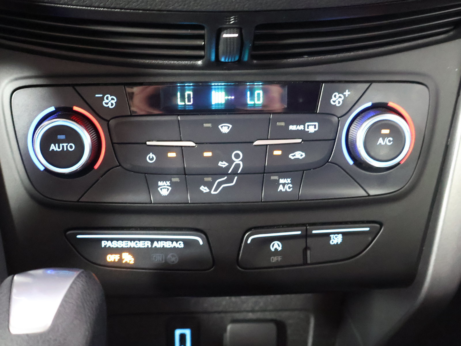 Used 2017 Ford Escape SE w/ Equipment Group 201A AWD/4WD image 40