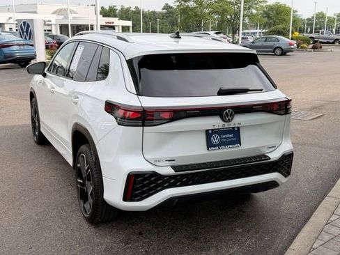 Certified 2026 Volkswagen Tiguan SEL R-Line AWD/4WD image 4