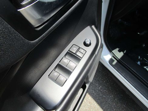 Used 2019 Toyota Highlander XLE AWD/4WD image 14