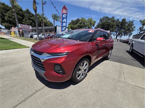Used 2019 Chevrolet Blazer Premier w/ Sun and Wheels Package FWD image 1