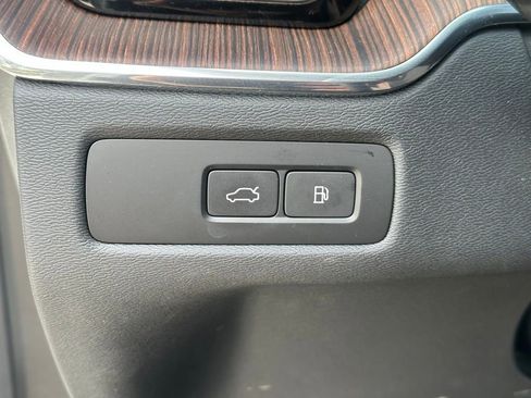 Used 2023 Volvo XC60 T8 Ultimate image 34