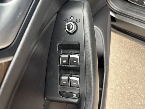 Used 2013 Audi Q5 2.0T Premium image 11