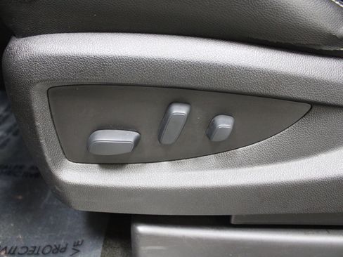 Used 2017 GMC Yukon SLT w/ HD Trailering Package image 17