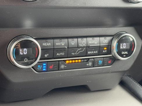 Used 2020 Ford Expedition XLT w/ Equipment Group 202A AWD/4WD image 21