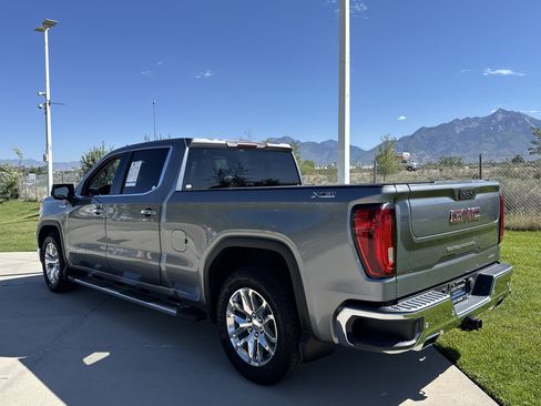 Used 2019 GMC Sierra 1500 SLT w/ Driver Alert Package I AWD/4WD image 3