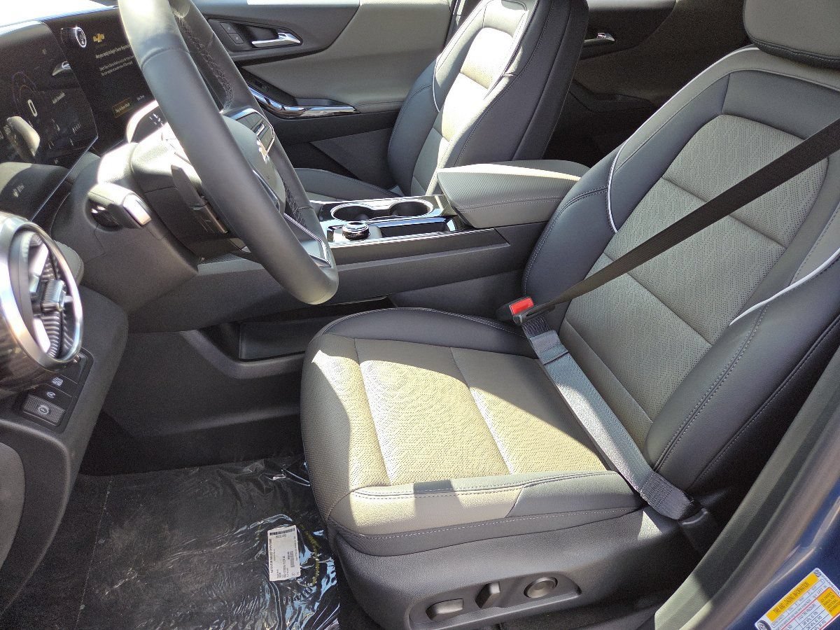 New 2027 Chevrolet Equinox LT w/ Convenience Package II FWD image 29