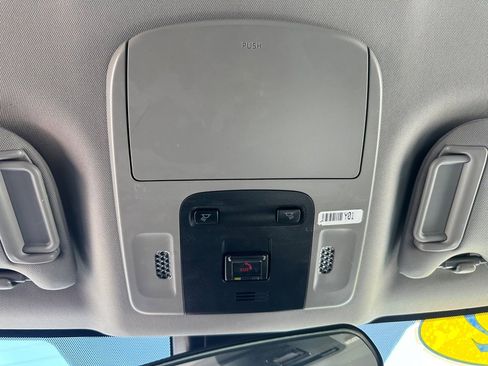 Used 2022 Toyota Camry SE FWD image 19
