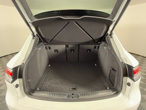 New 2026 Porsche Macan image 18