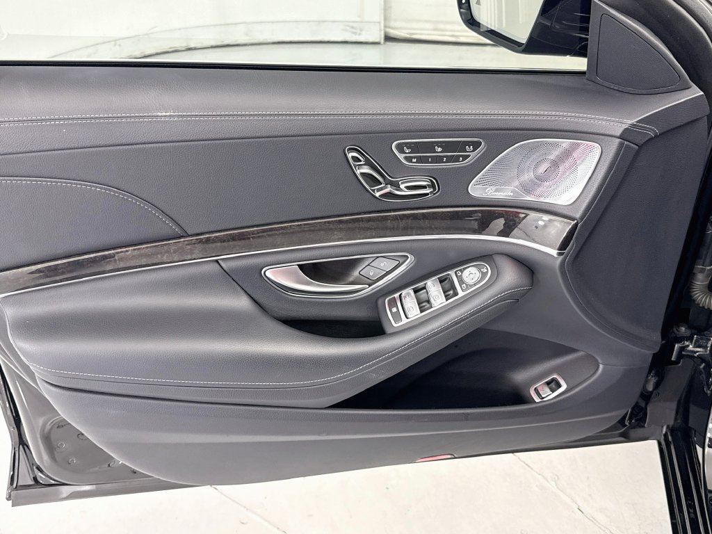 Used 2017 Mercedes-Benz S 550 Sedan image 23