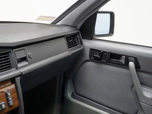 Used 1991 Mercedes-Benz 190 E 2.6 image 44