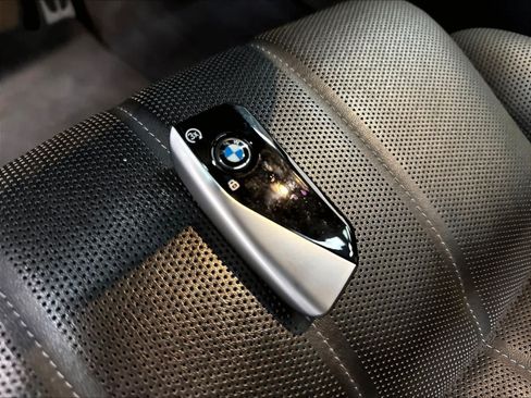 Used 2023 BMW i7 xDrive60 AWD/4WD image 13