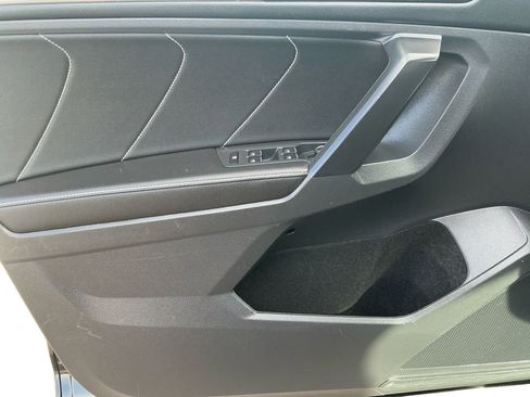 Used 2023 Volkswagen Tiguan SE R-Line image 22