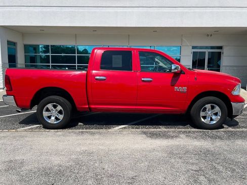 Used 2022 RAM 1500 Classic SLT AWD/4WD image 3