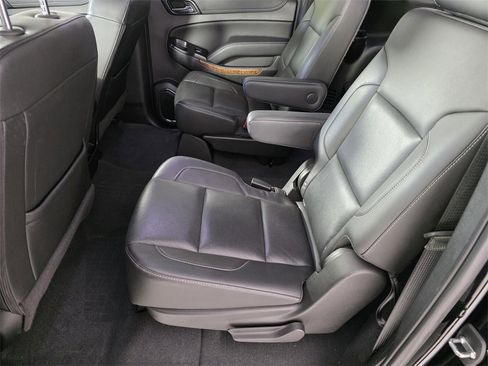 Used 2019 Chevrolet Suburban Premier image 14