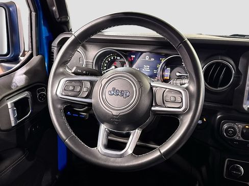 Used 2022 Jeep Wrangler Unlimited Sahara AWD/4WD image 17