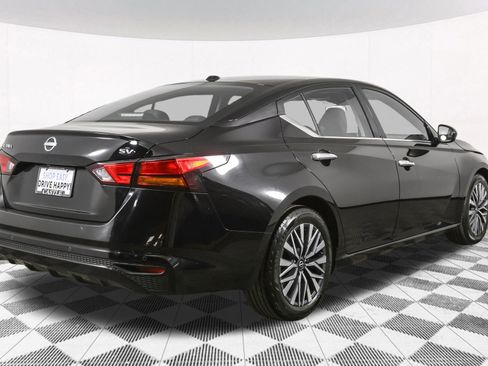 Used 2024 Nissan Altima 2.5 SV image 13