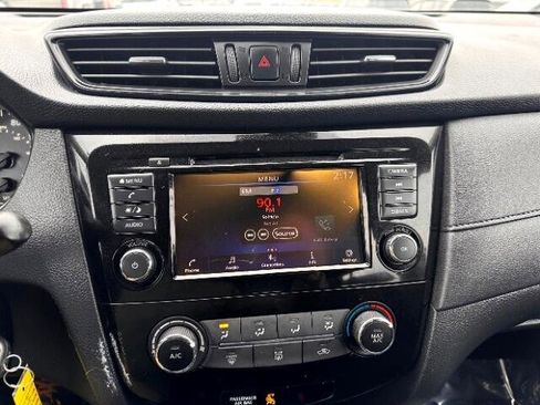 Used 2020 Nissan Rogue S image 27