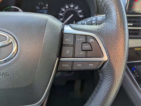 Used 2024 Toyota Sienna XLE image 30