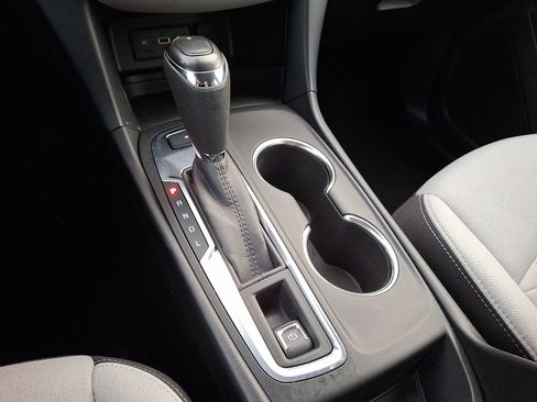 Used 2021 Chevrolet Equinox LS image 14