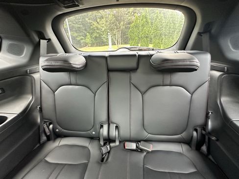 Used 2025 Honda Pilot Black Edition image 11
