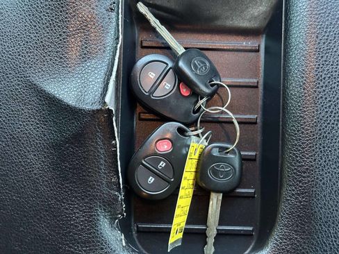 Used 2017 Toyota Tundra SR5 w/ TRD Off Road Package image 38