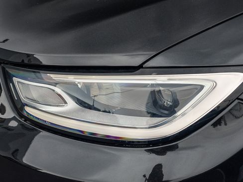 Used 2023 Chrysler Pacifica Pinnacle FWD image 27
