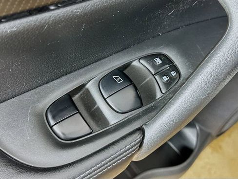 Used 2018 Nissan Rogue SL image 17