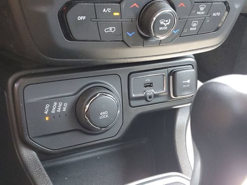 Certified 2022 Jeep Renegade Limited AWD/4WD image 30